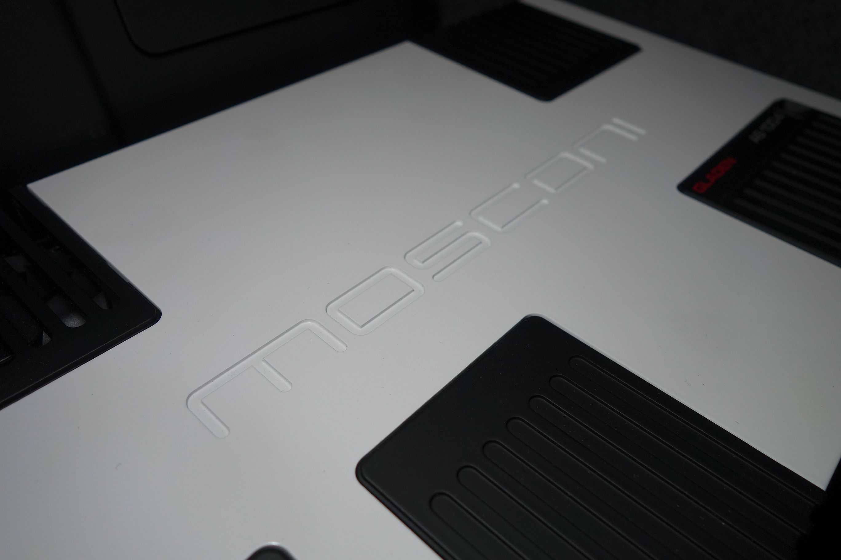 モスコニカーオーディオ用アンプ「Mosconi AS 100.4 ケーブルセット