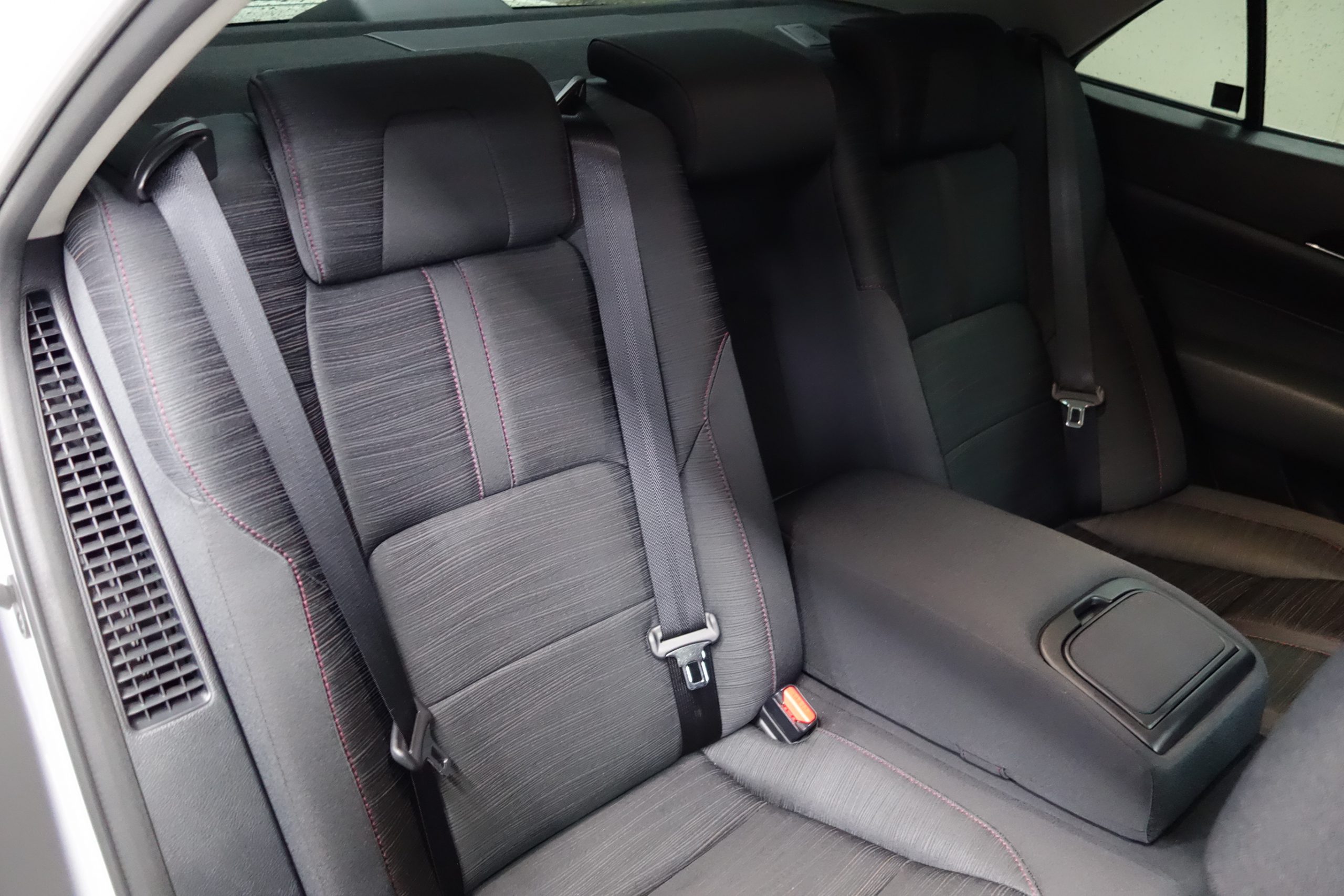 210系クラウンアスリートへレザーシートカバー装着 装着するだけで車内の高級感は一気にアップ B Pacs Staff Blog