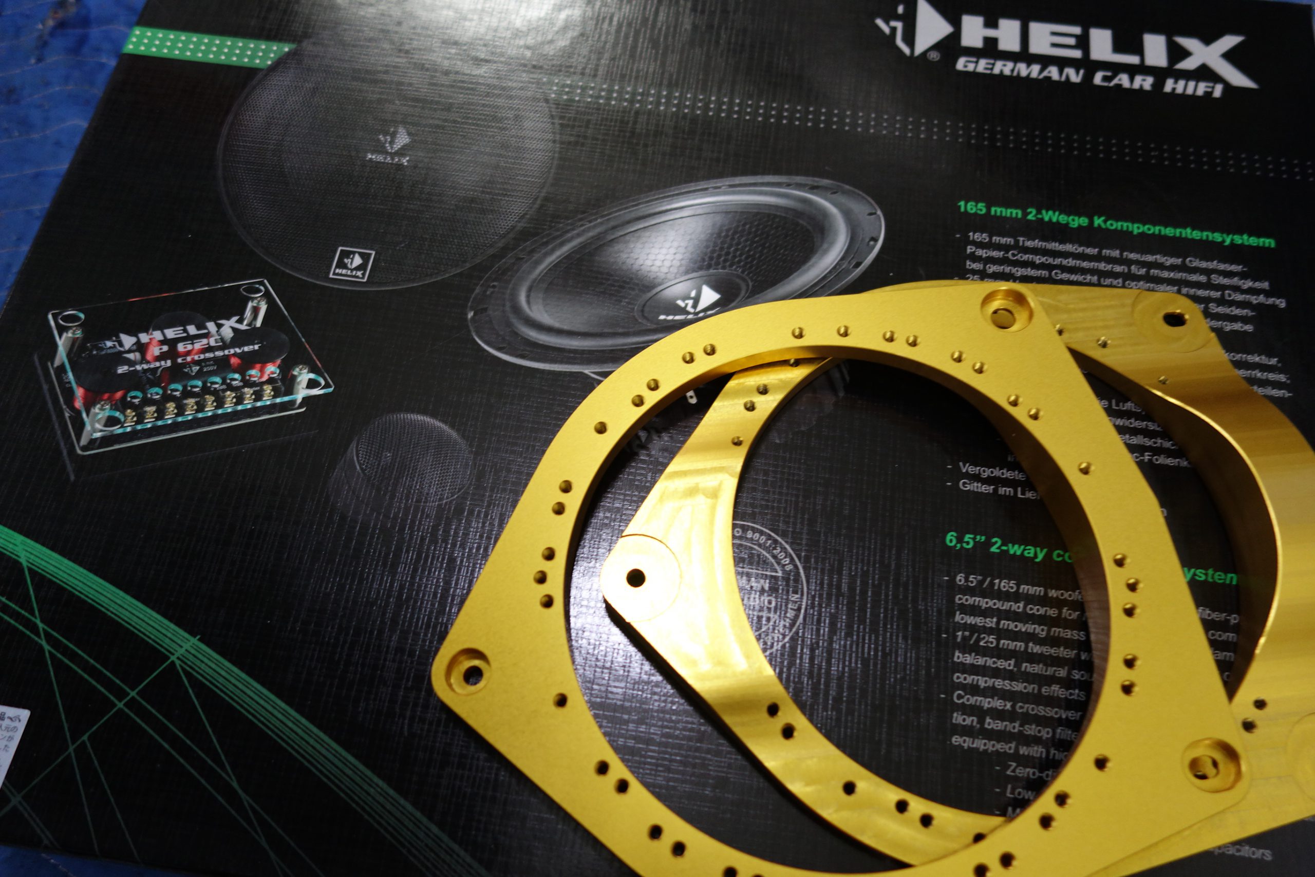 ハイエースのフロントスピーカーに大人気のHELIX 2wayスピーカー[P 62C]をインストール♪ B-PACS STAFF BLOG