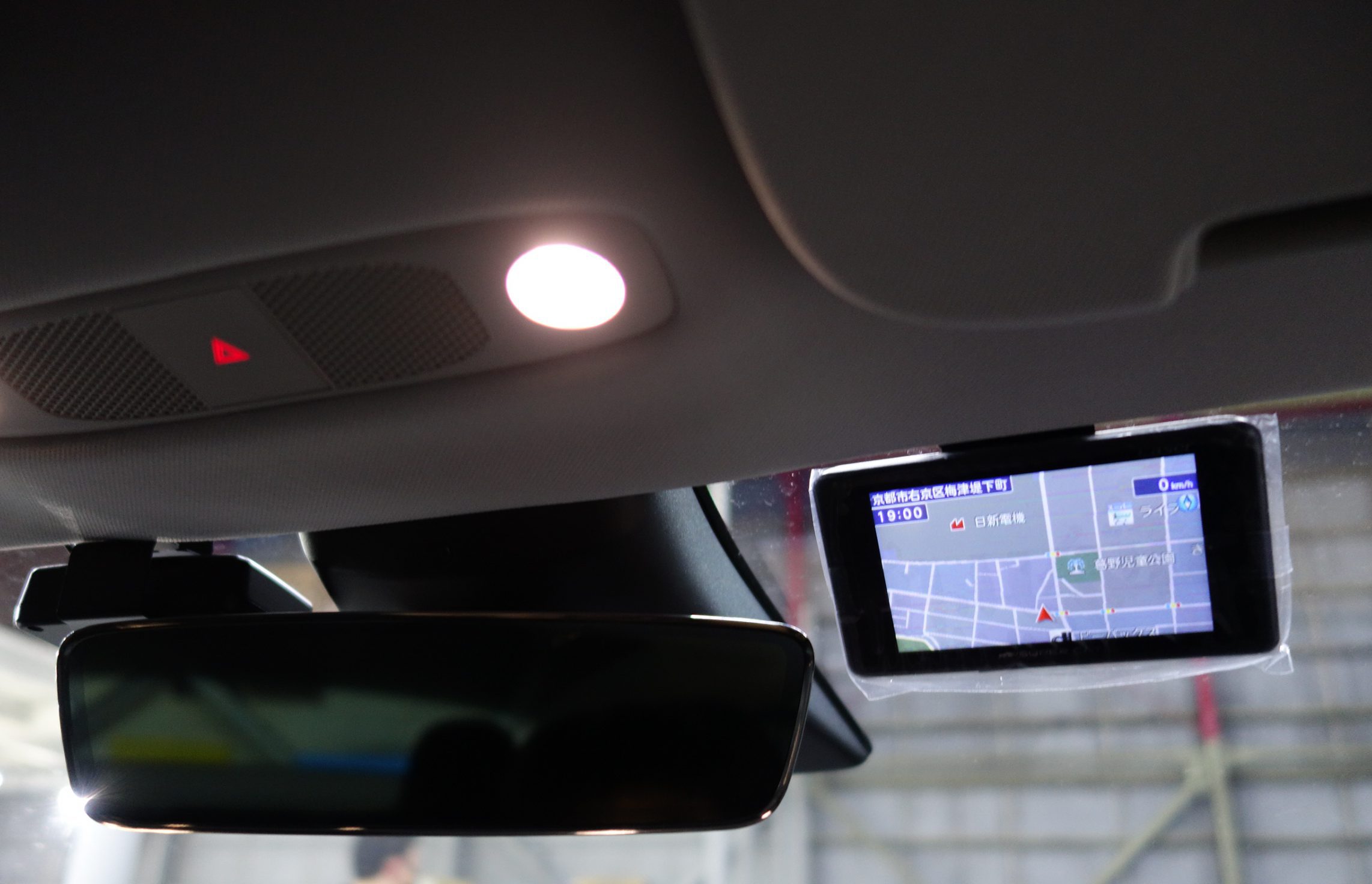 TESLA テスラモデル3にユピテル最新レーザー探知機を取付 TESLA テスラモデル3にユピテル最新レーザー探知機を取付