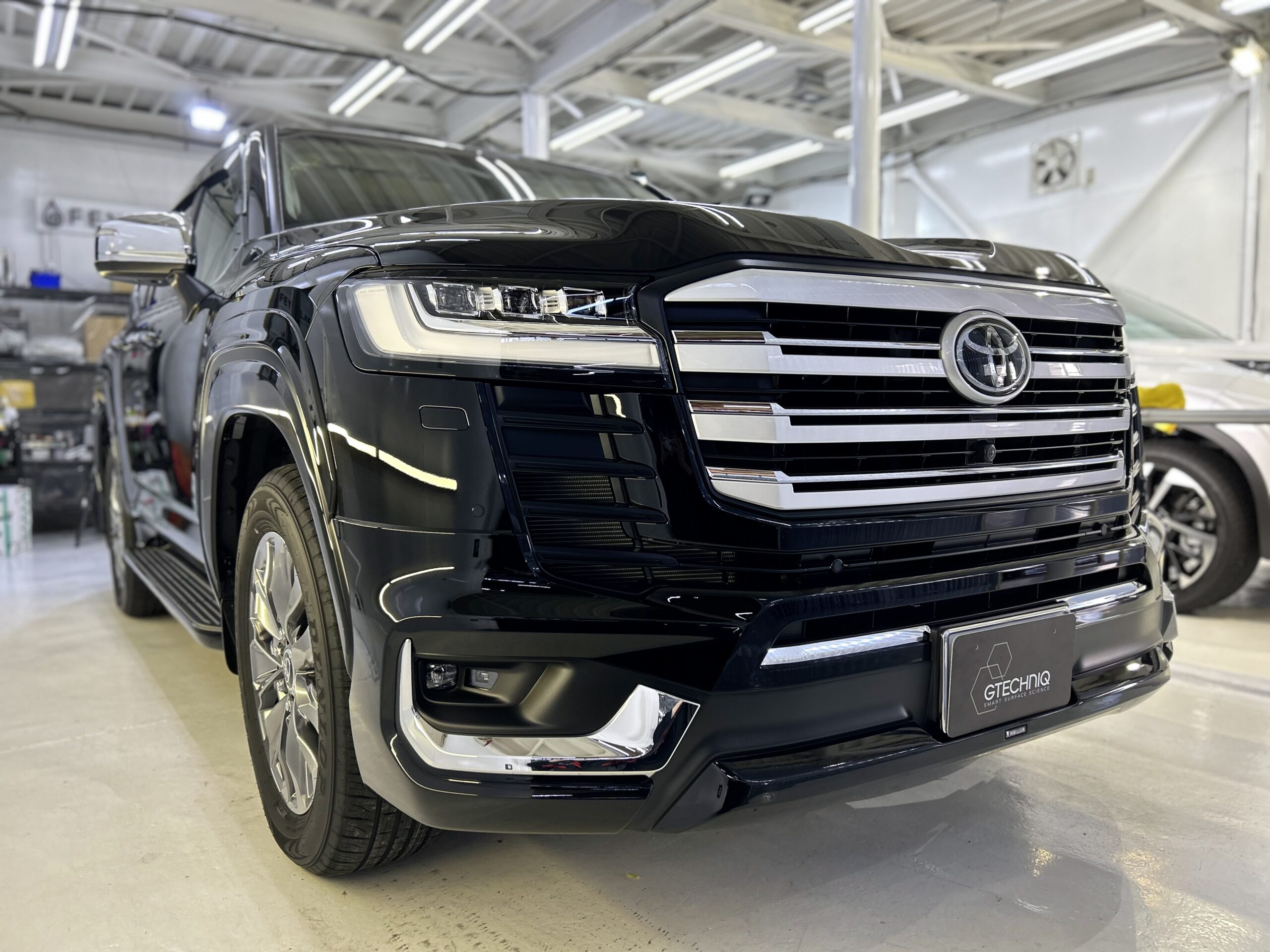トヨタ ランドクルーザー / GTECHNIQ CRYSTAL SERUM BLACK施工 | B