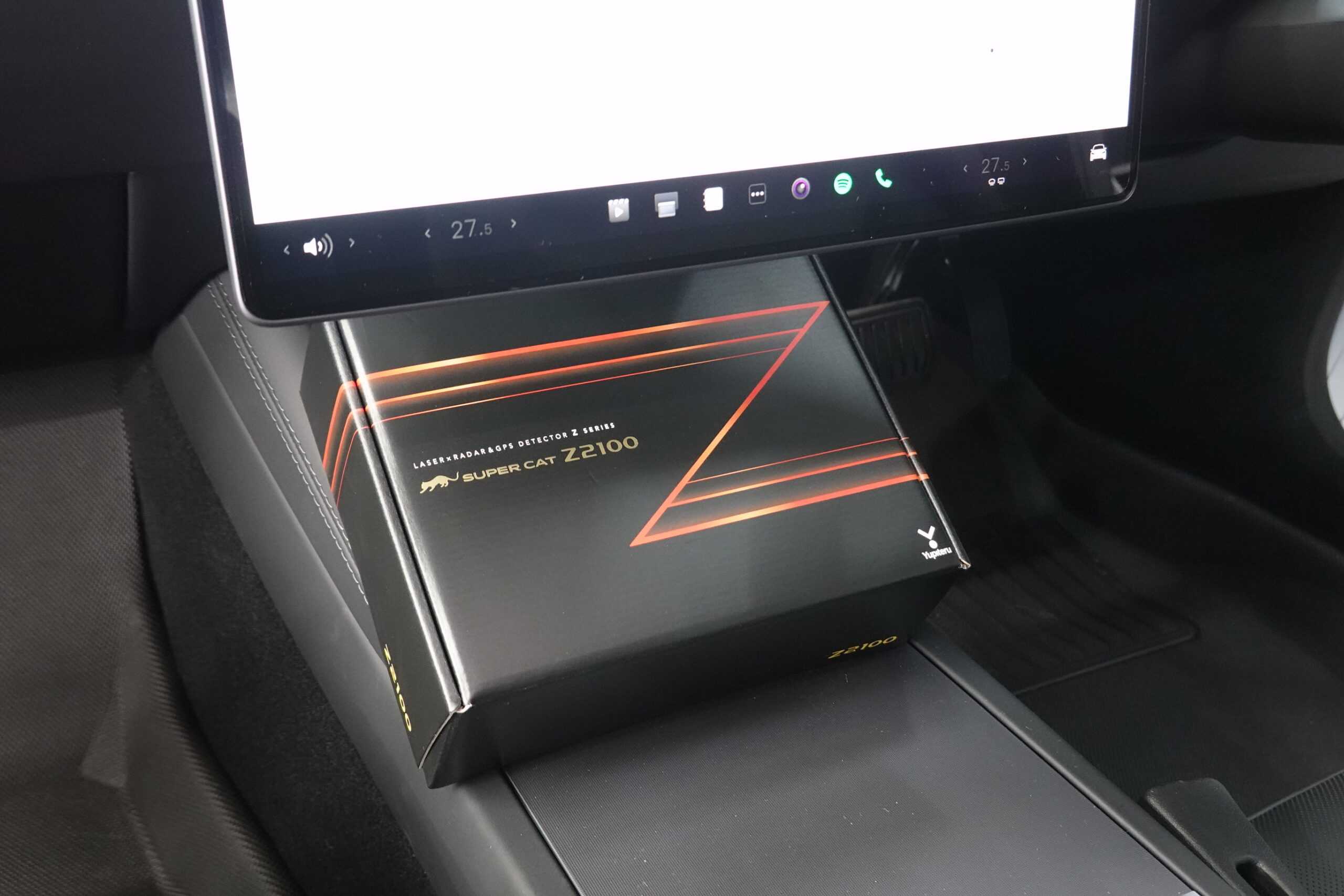 新型 テスラ モデル3TESLA MODEL3 レーザー探知機取付できます