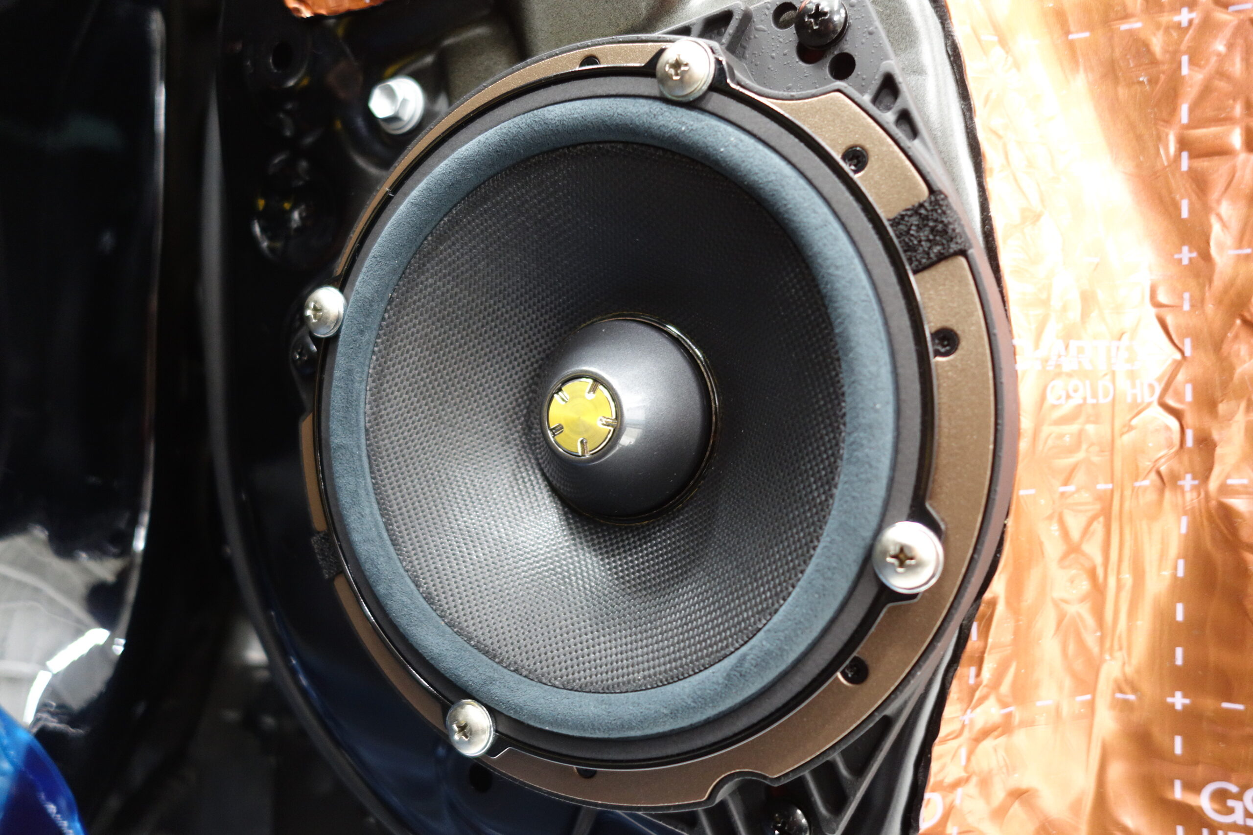 トヨタ・プリウスのオーディオシステムアップ！DSP+カロッツェリアの