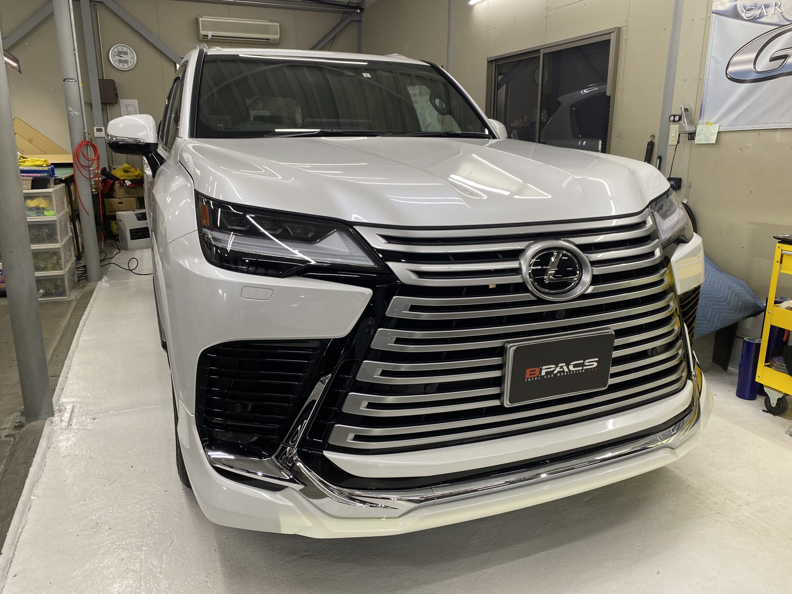 ご存知盗難対策必須車両のレクサスLXです！購入したら対策は忘れずに